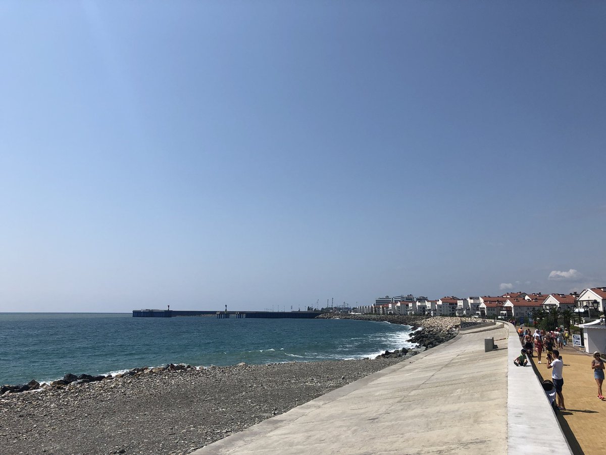 Жиль возле моря в Адлере